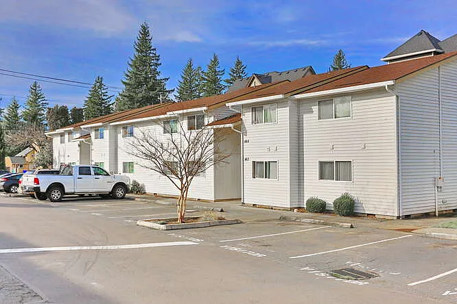 CLEVELAND STATION APTS — Photo 12