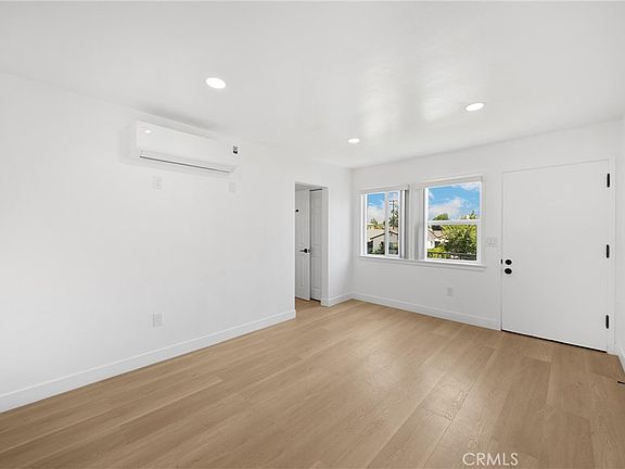 4th image of 15 Christina St #H & I