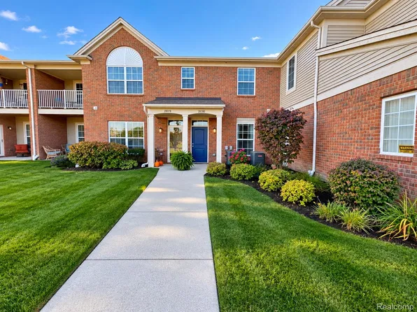 28380 Adler Park Dr S #260, New Baltimore, MI 48051
