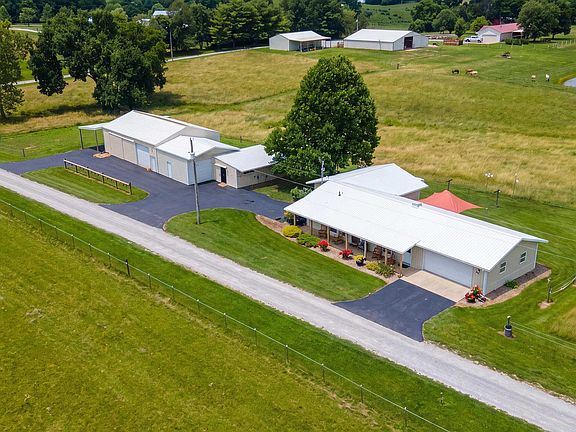 3rd image of 29 Bridle Ln