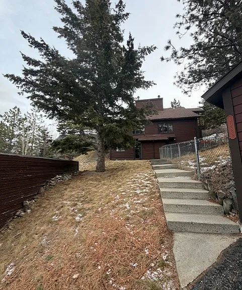 1087 Woodbridge Dr — Photo 1