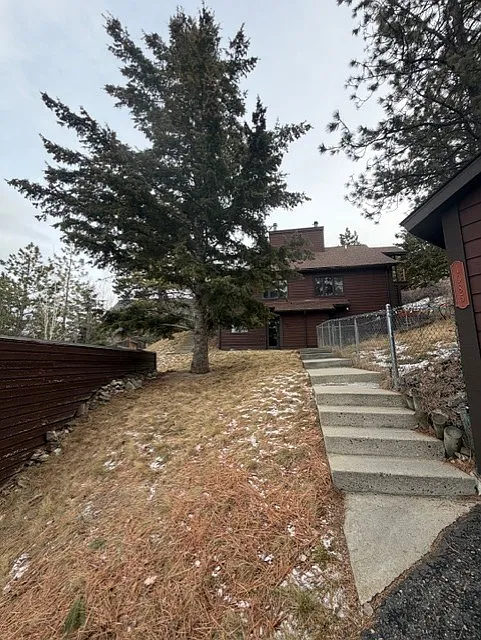 1087 Woodbridge Dr