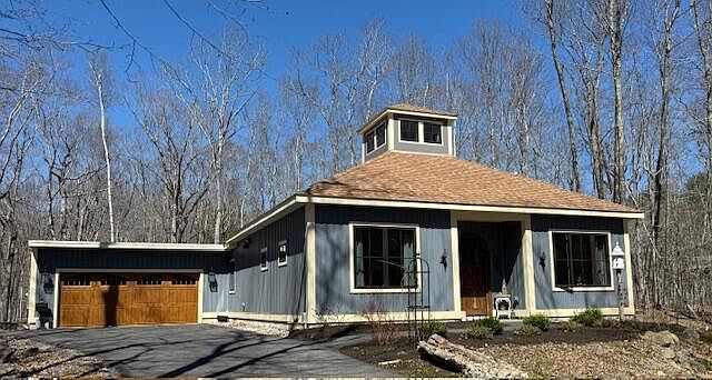 1st image of 10 Blueberry Lane