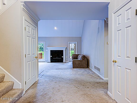 3rd image of 3005 Lake Vista Dr