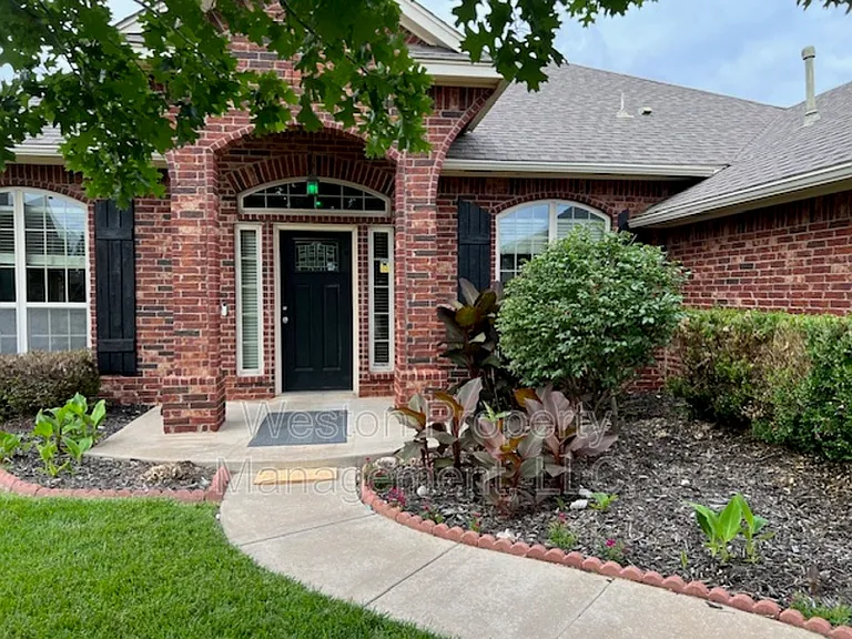 19136 Cottonwood Ct — Photo 4