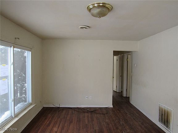 2nd image of 3942 E 186th St