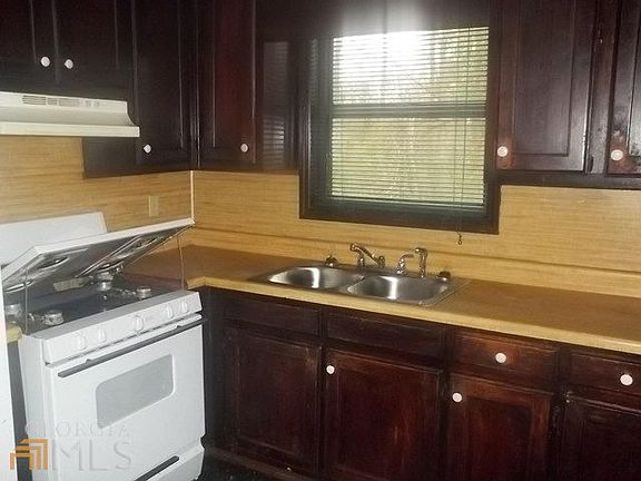 2nd image of 1083 Adcock Cir SW