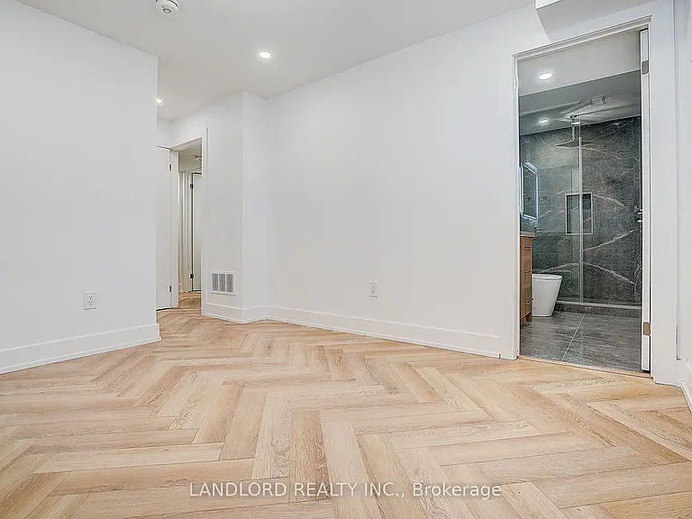 1146 Broadview Ave #1 — Photo 34
