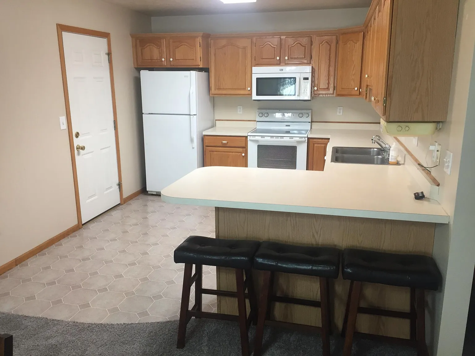 1122 McIntosh Rd — Photo 3