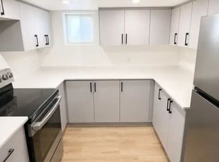 31 Beverley St #1B, Kingston, ON K7L3Y5
