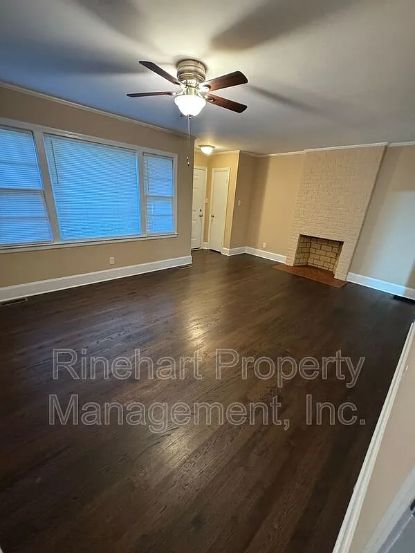 3 bed, 2.0 bath, 1422 sqft, $2,050 — Photo 3