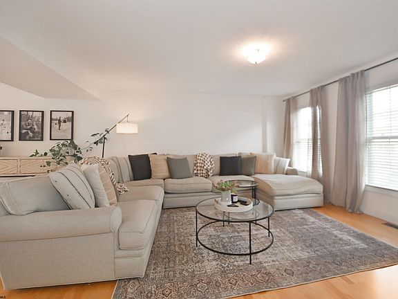 5th image of 943 Ashton Pl