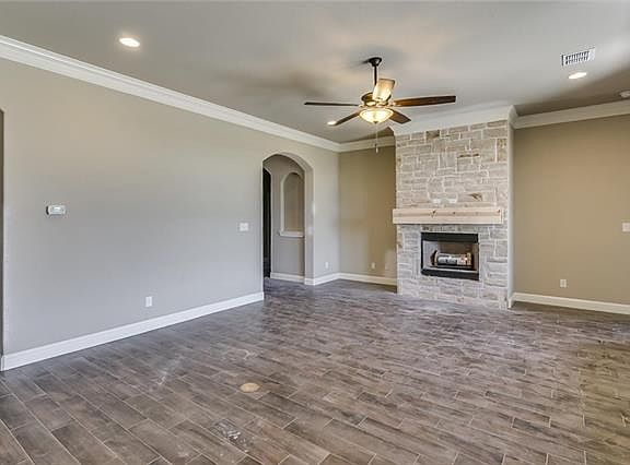4th image of 316 Oar Wood Dr