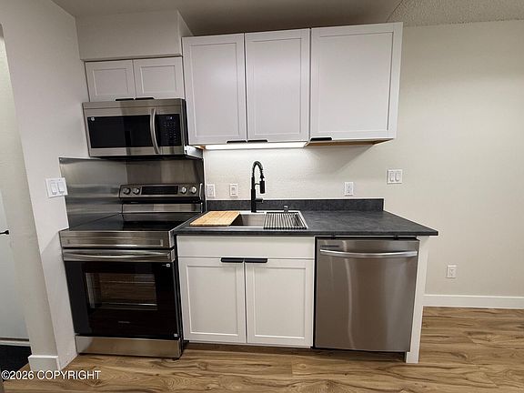 5th image of 2400 Barrow St APT 101