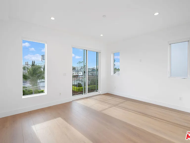 5246 Auckland Ave — Photo 11