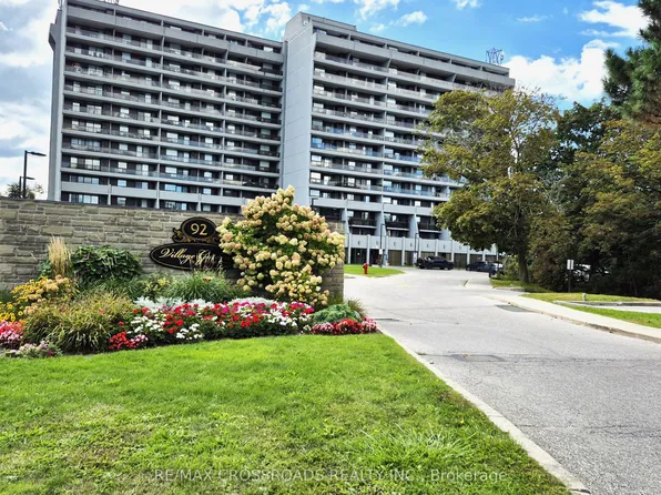 92 Church St S #406, Ajax, ON L1S 6B4
