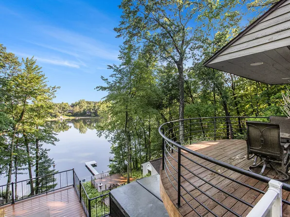 2645 Lake Edge Ln NE, Grand Rapids, MI 49525