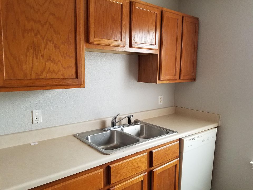 Kitchen (pic 2)