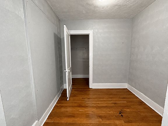 4th image of 1492 Pingree St