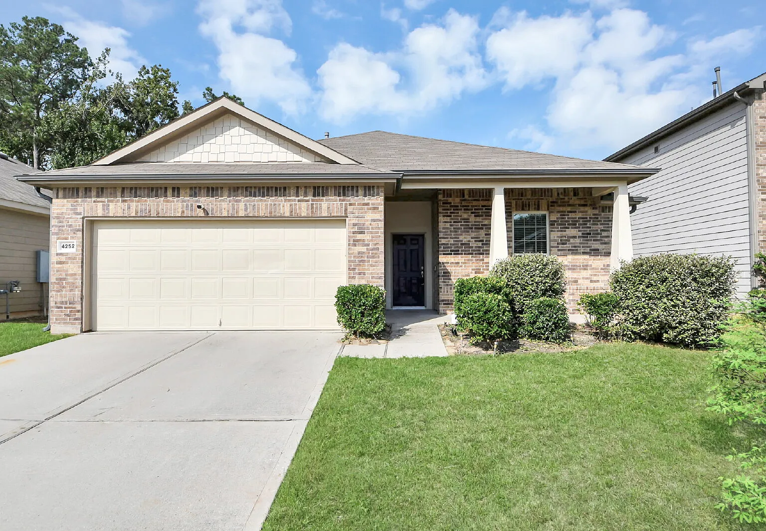 4 bed, 3.0 bath, 1924 sqft, $2,000 — Photo 1