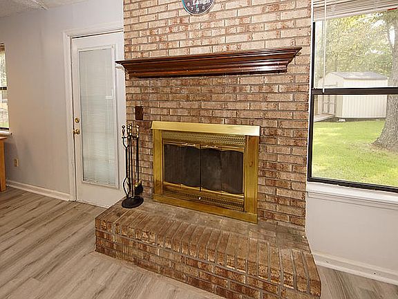 5th image of 52 Oak Grove Rd
