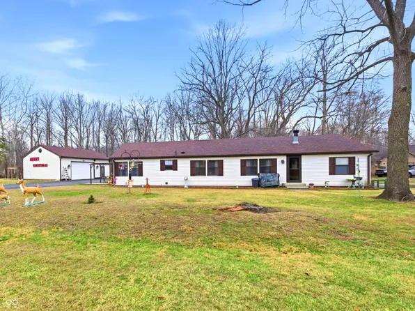 52 Victory Hl, Coatesville, IN 46121