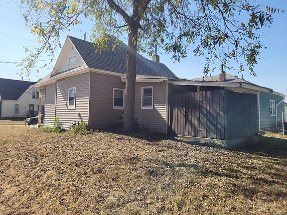 3rd image of 319 2nd St NE