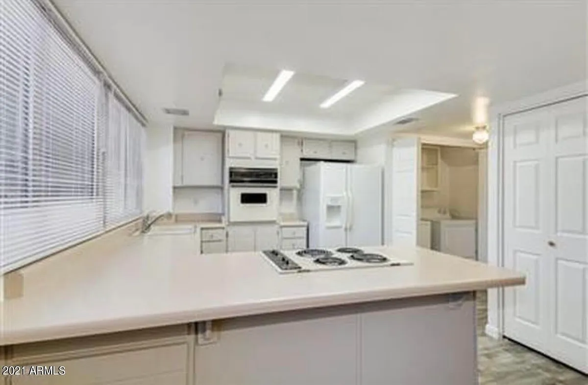Building Photo - 1728 E Ellis Dr