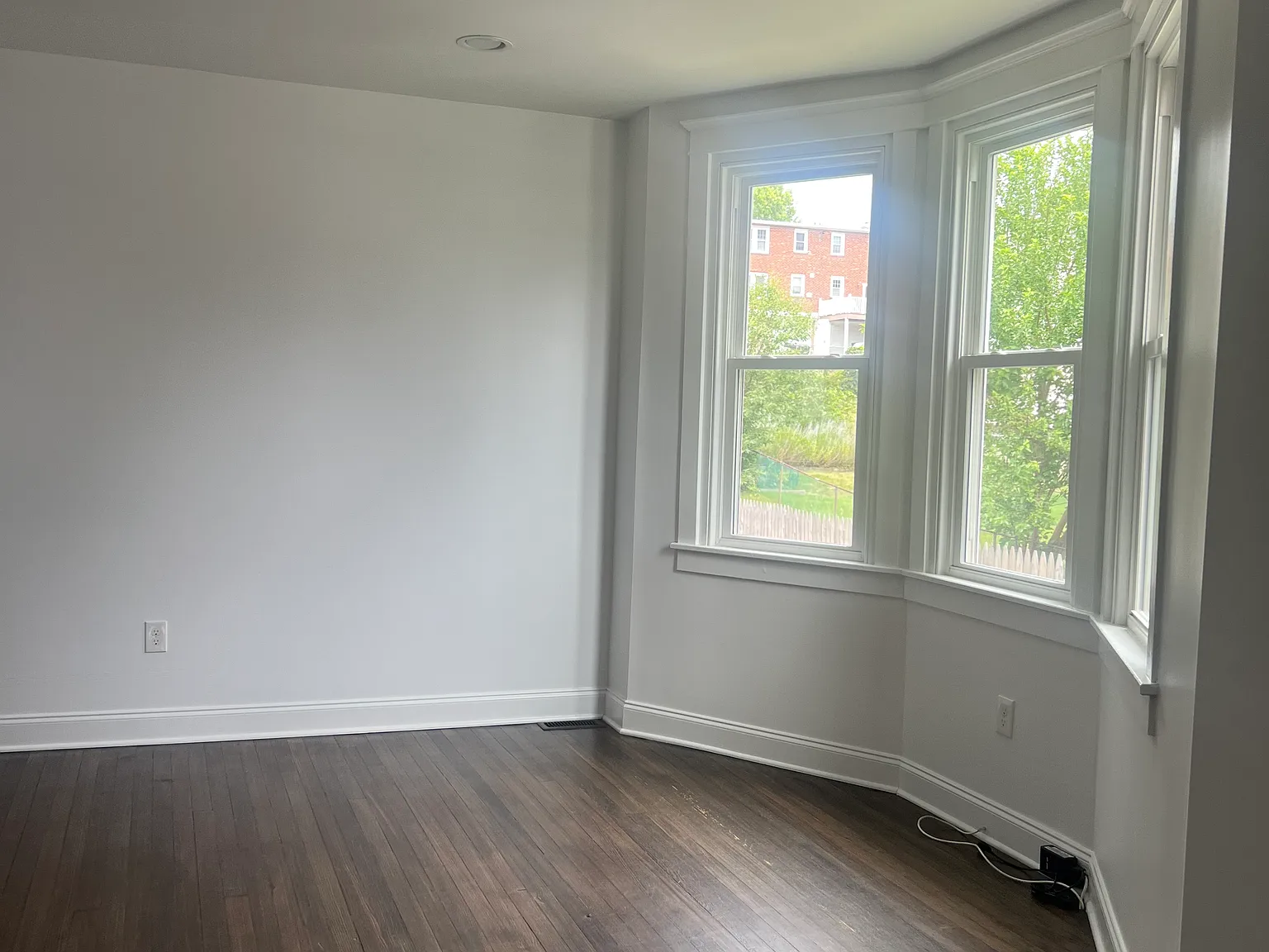3 bed, 1.5 bath, 1200 sqft, $3,300 — Photo 4