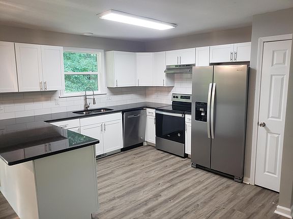 5th image of 1410 Southfield Dr