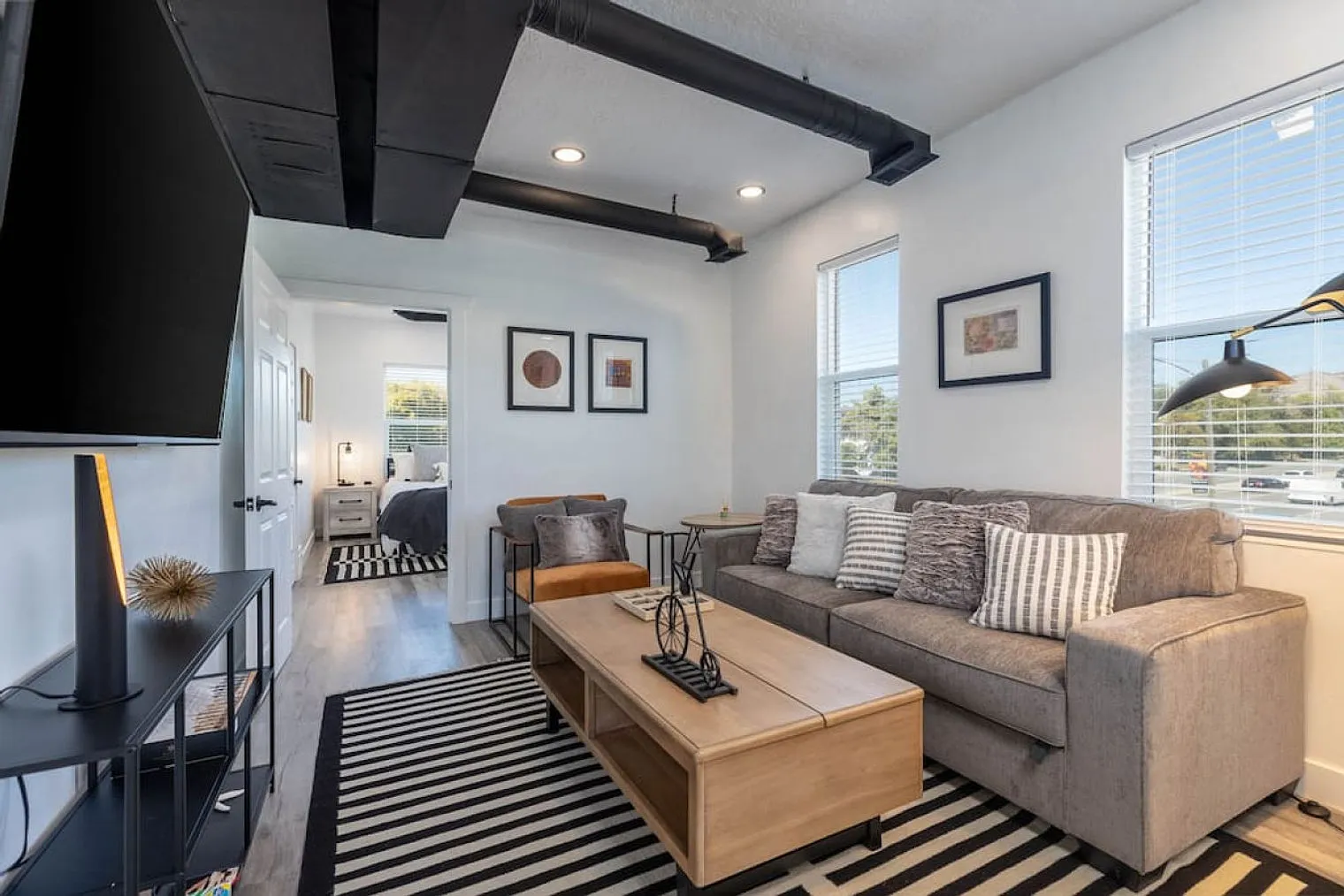 1 bed, 1.0 bath, 807 sqft, $2,777 — Photo 3