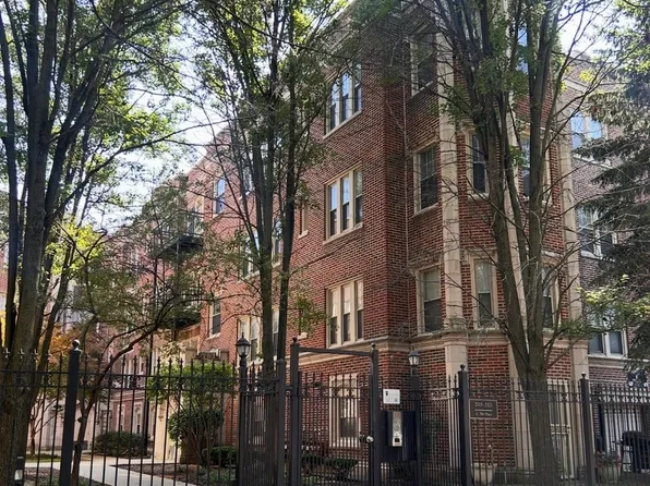 2315 E 70th Pl APT 213, Chicago, IL 60649