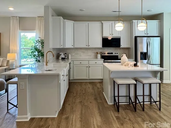 3314 Campbell Dr, Charlotte, NC 28205