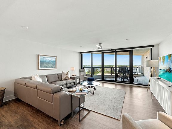 4th image of 1000 N Station St APT 516