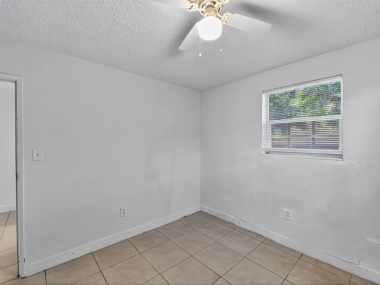 2734 NW 15th St #1 — Photo 7