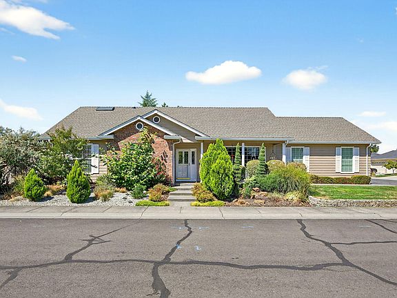 3rd image of 2918 Brookdale Dr