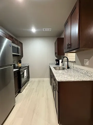 3 bed, 1025 sqft, $3,200 — Photo 4