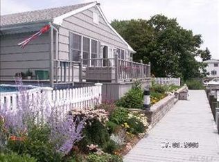 2300 Townsend Rd, Seaford, NY 11783