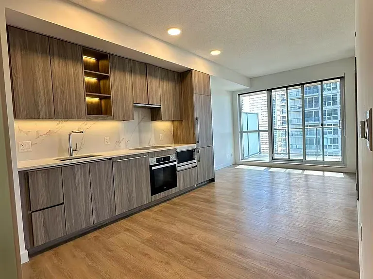 27 McMahon Dr #1701 — Photo 2