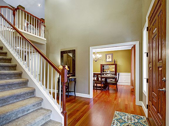 4th image of 822 24th Ave NW