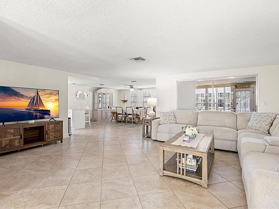 3rd image of 7418 Islander Ln