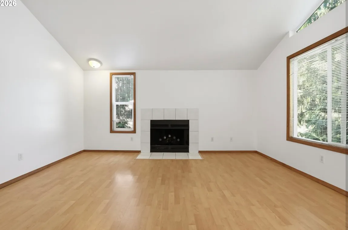 2 bed, 988 sqft, $1,600 — Photo 2