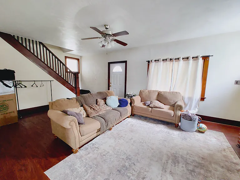 718 Montour St — Photo 2