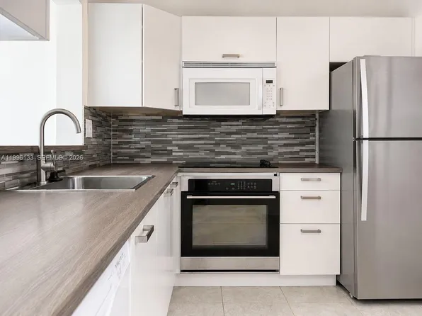 10865 SW 112th Ave APT 203, Miami, FL 33176