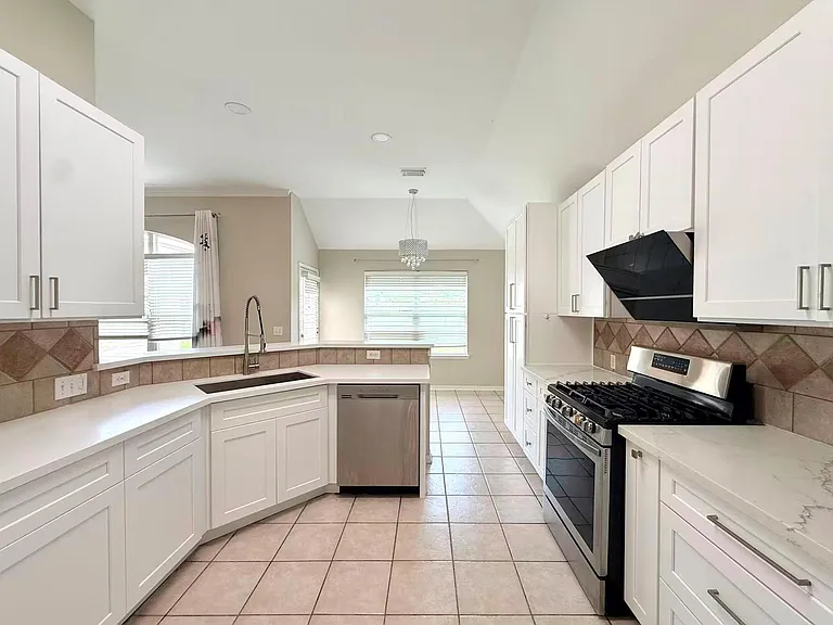 9006 Sundown Dr — Photo 15