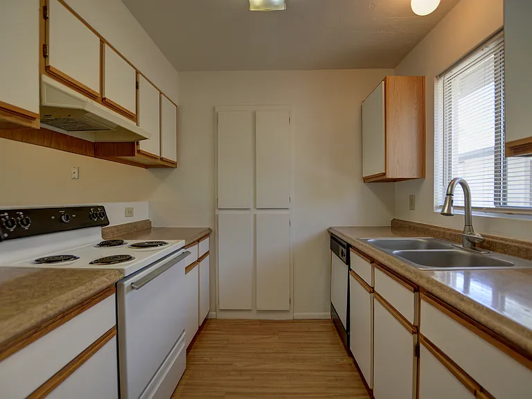 717 Bird St — Photo 8