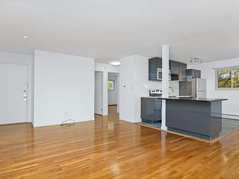 2821 Griffiths Ave — Photo 4