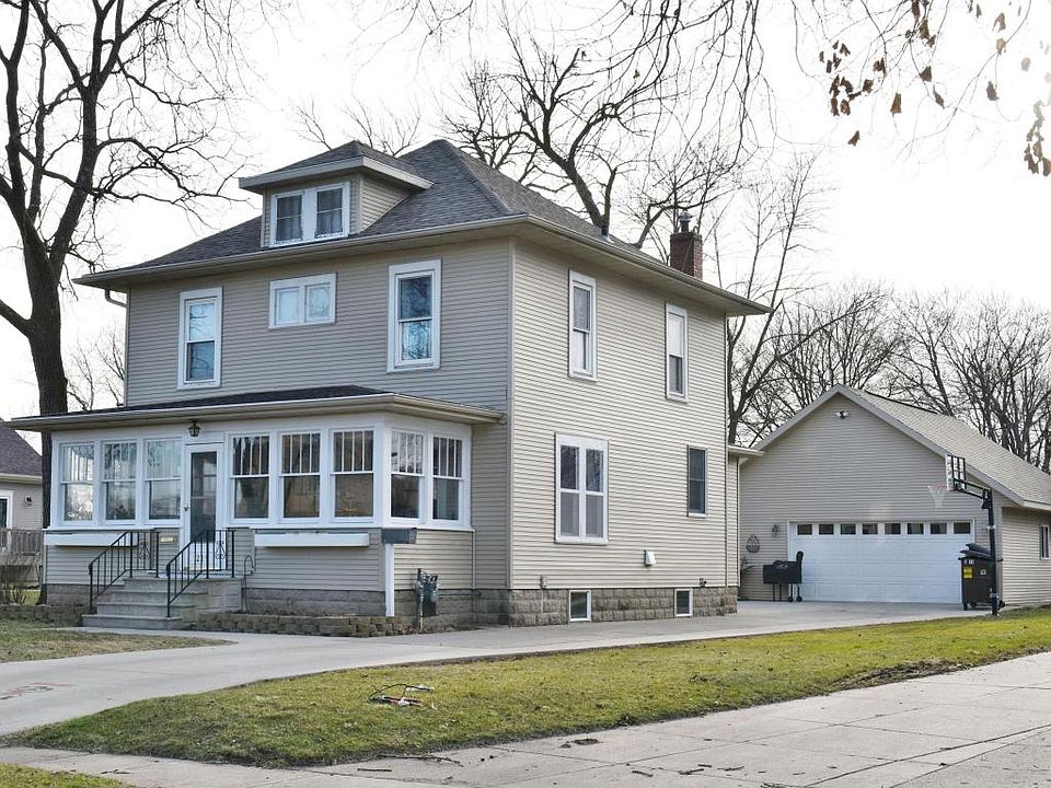 1st image of 215 N 8th St