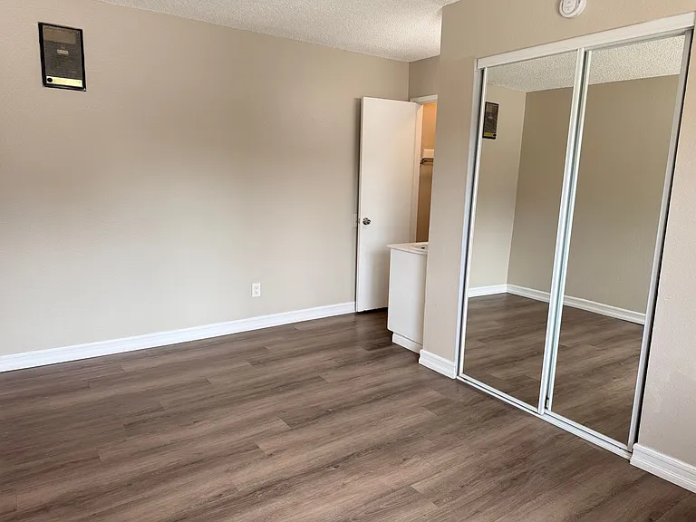 4325 Texas St — Photo 18