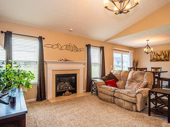 4th image of 1106 Meadowsweet Dr